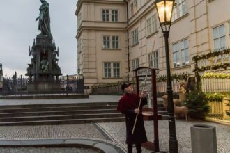 У Празі незабаром можна буде подивитись на старовинну традицію запалення ліхтарів
