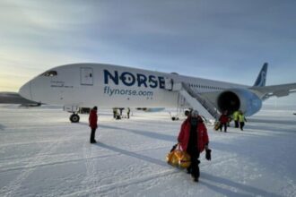 В Антарктиді вперше приземлився літак Boeing 787