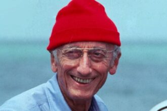 Знамениту червону шапку дослідника Жака-Іва Кусто передали до музею Рені