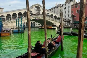 Кліматичні активісти знову пофарбували головний канал Венеції