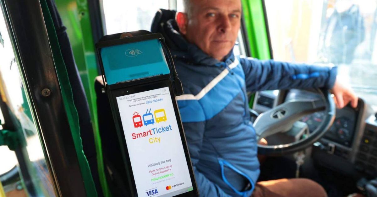 На Львівщині в усіх міжміських та приміських автобусах тепер доступна безготівкова оплата