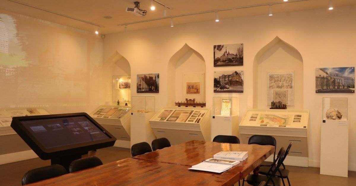 Музей історії Дніпра проводить унікальні екскурсії для людей з вадами зору