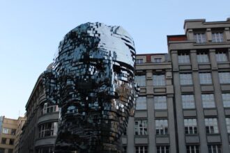 Після ремонту до Праги повертається знаменита “голова Кафки”