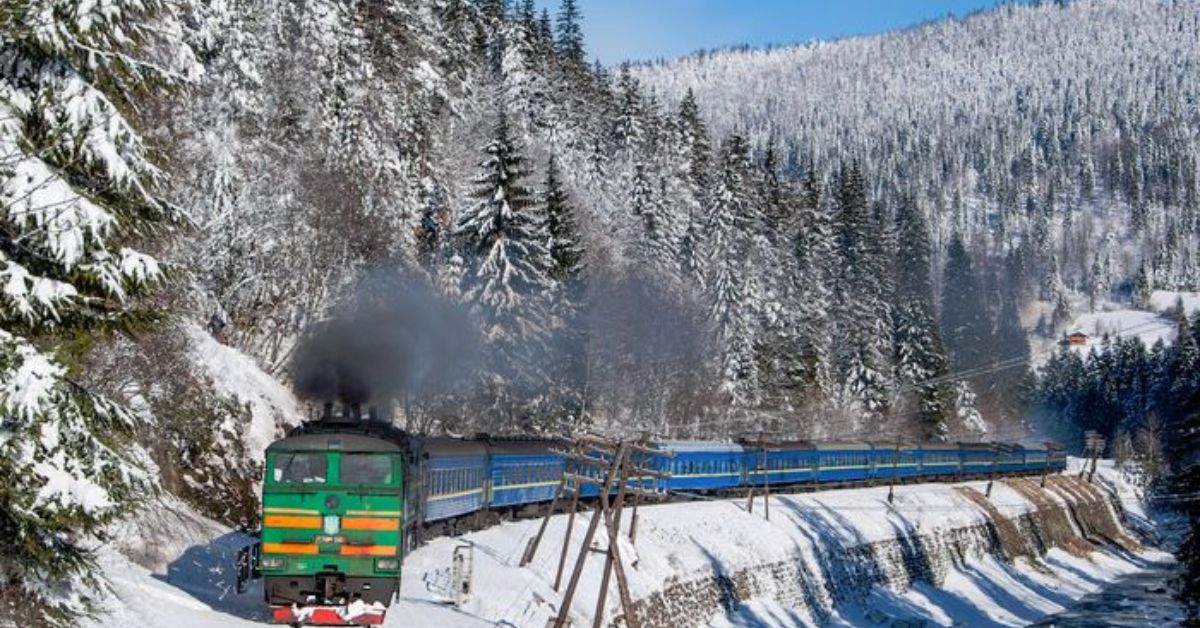 Укрзалізниця: додаткові рейси до Карпат та новий поїзд Харків - Дніпро