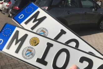 Українським водіям, які понад рік проживають в Німеччині, потрібно отримати німецькі номери
