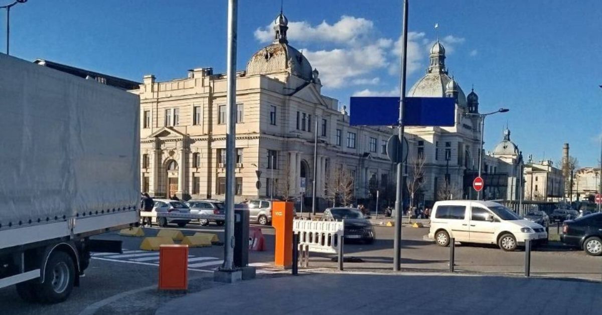 На львівському вокзалі відкрили автоматизований цілодобовий паркінг