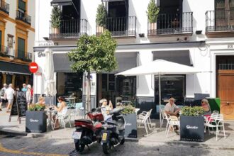 Ресторанам в Іспанії дозволили брати додаткову плату за місця у затінку