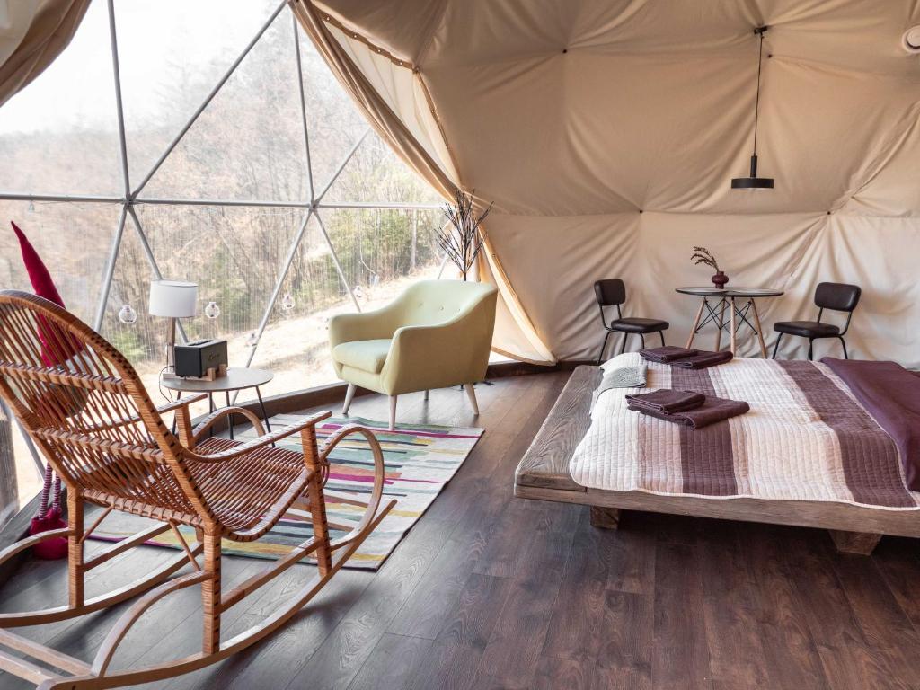 інтер'єр всередині глемпу Slavsko Glamping в Славсько