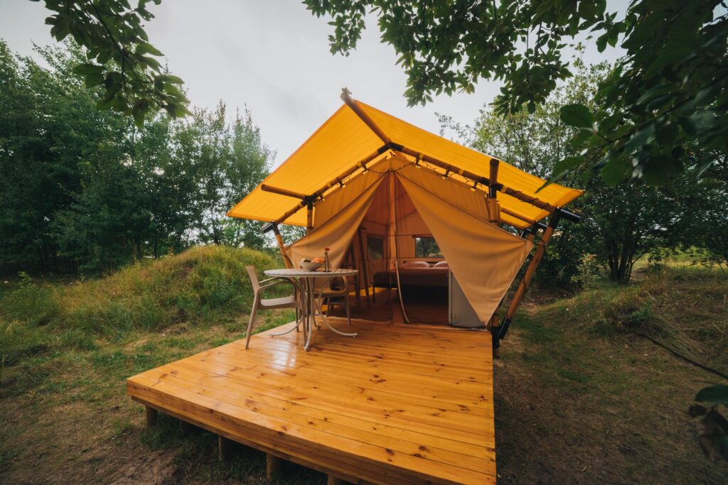 зовнішній вигляд намету глемпінгу Голубе озеро в вінницькій області