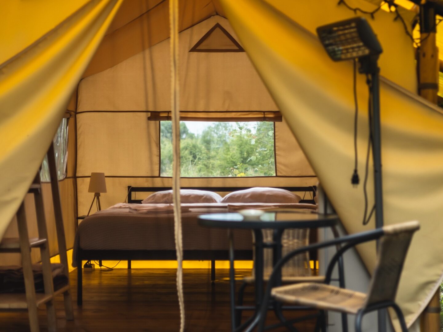 інтер'єр глемпінгу голубе озеро у вінницькій області