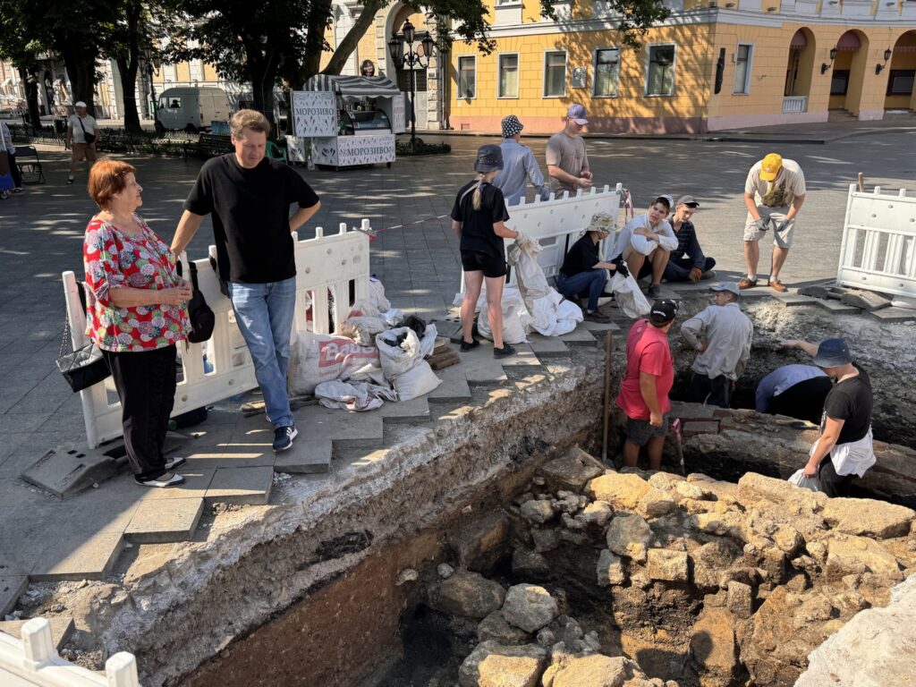 розкопки стародавної фортеці в одесі біля пам'ятника дюку