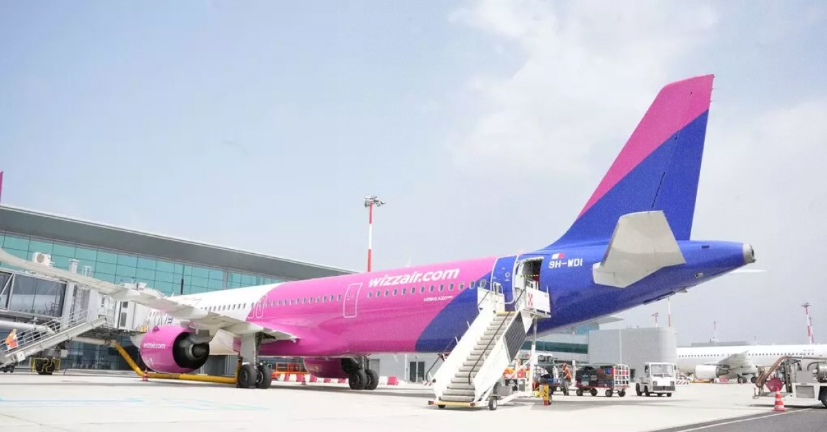 Літак Wizz Air Airbus A321neo в аеропорту Бухареста