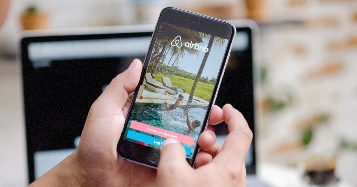 нтерфейс мобільного додатку Airbnb з елементами штучного інтелекту