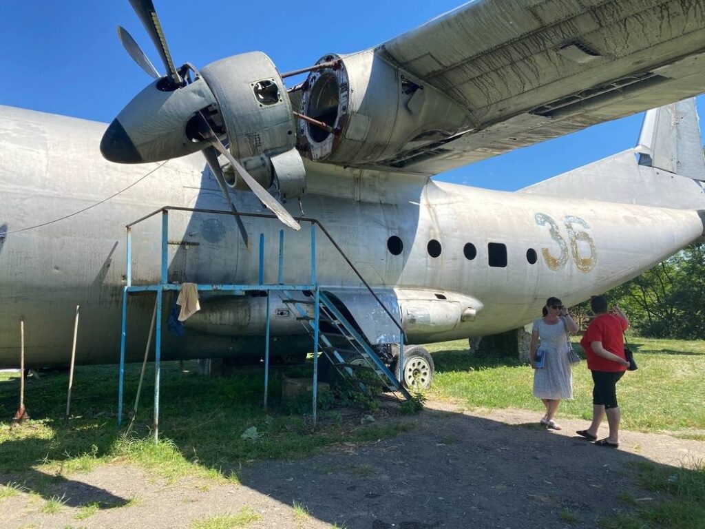  літак Ан-12 у селі високе Вінницька область