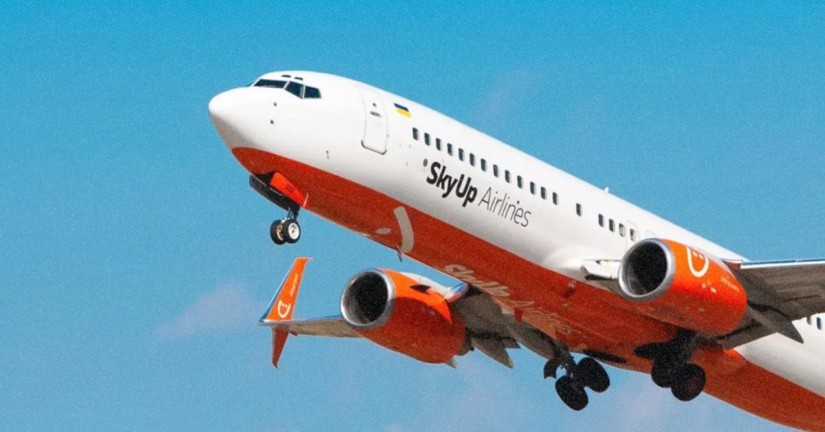 Літак авіакомпанії SkyUp Airlines в польоті