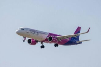 Літак авіакомпанії Wizz Air Airbus A321neo у фірмовій лівреї