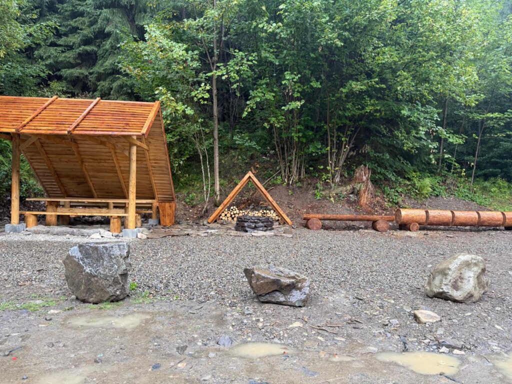 альтанка на велосипедному маршруті закарпатський велошлях