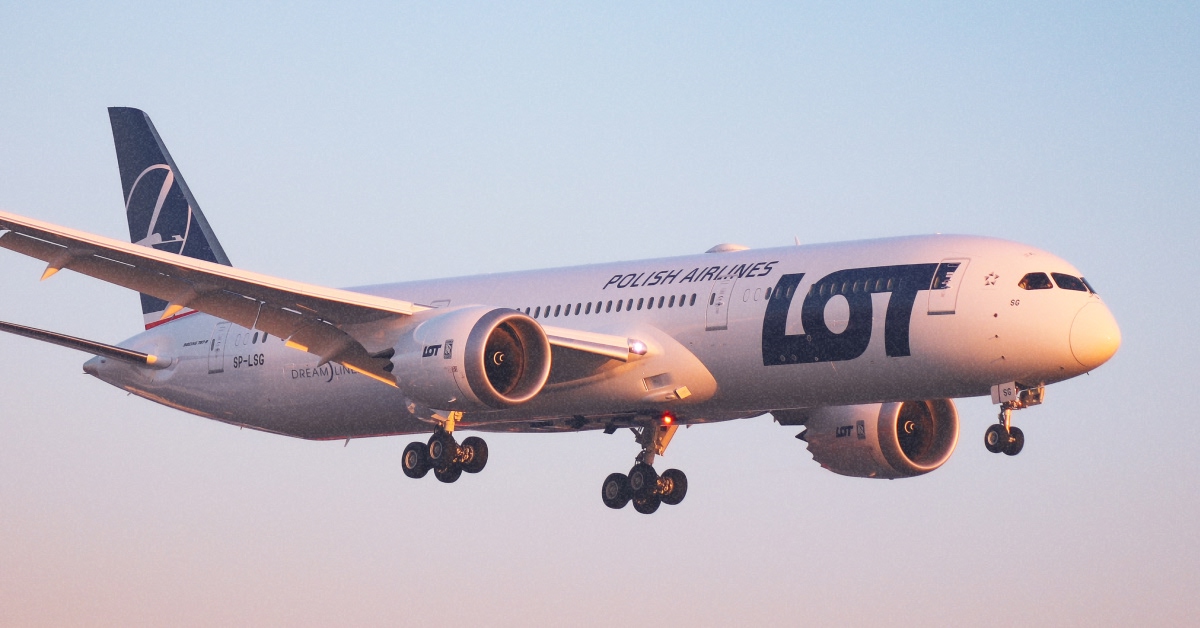 Літак LOT Polish Airlines Boeing 787 Dreamliner в небі