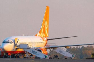 Літак авіакомпанії SkyUp Airlines в аеропорту Кишинева