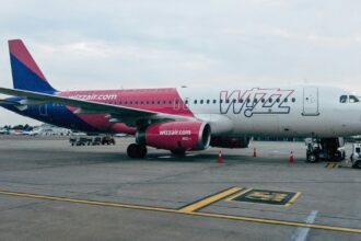 Літак авіакомпанії Wizz Air Airbus A321neo у фірмовій лівреї