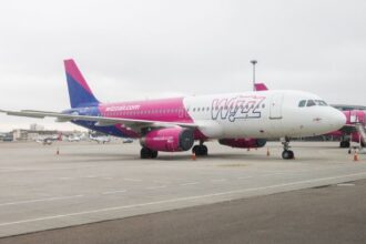 Літак Wizz Air Airbus A321neo в аеропорту Кишинева"
