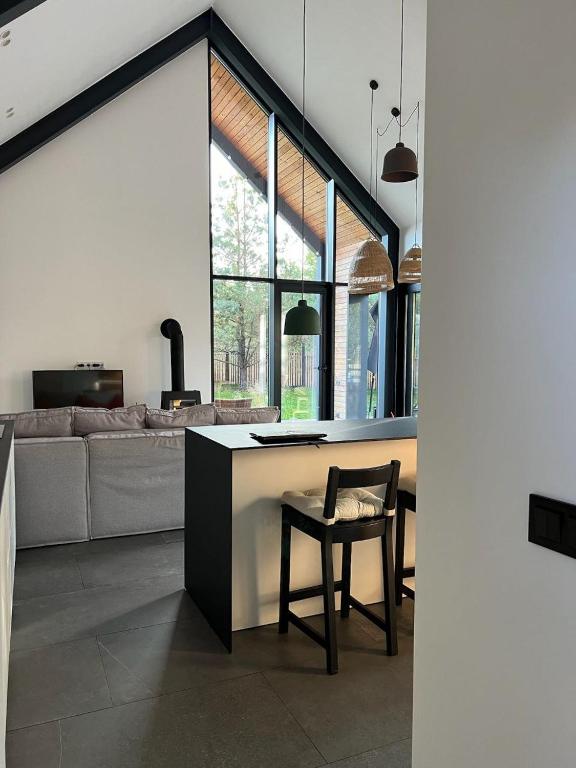 будинок з каміном недалеко від києва