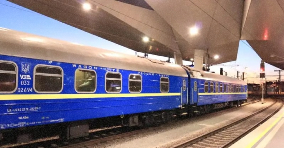 Пасажирський поїзд 'Укрзалізниці' на вокзалі в Бухаресті