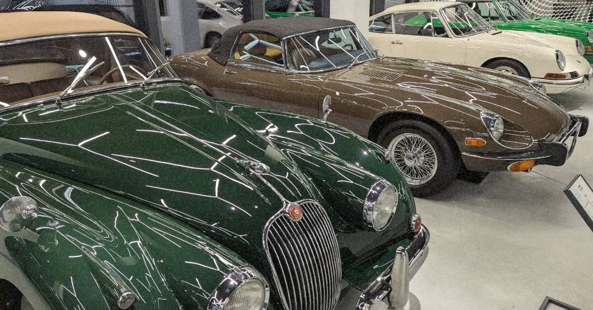 6 жовтня у Львові відкрився музей ретроавтівок VIK Cars. Колекція з понад 30 автомобілів, що раніше працювала в Дніпрі, тепер доступна для огляду поруч із ТРЦ King Cross Leopolis.