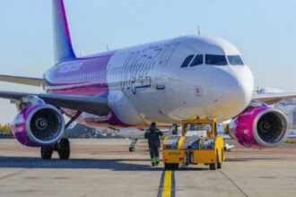 Літак авіакомпанії Wizz Air Airbus A321neo у фірмовій лівреї