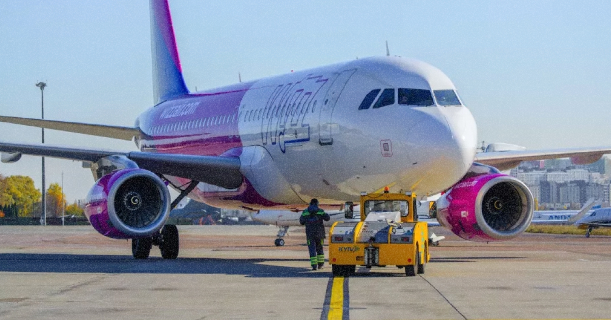 Літак авіакомпанії Wizz Air Airbus A321neo у фірмовій лівреї