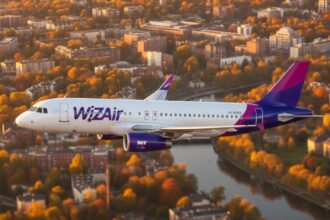 літак авіакомпанії Wizz Air Airbus A321neo у фірмовій лівреї
