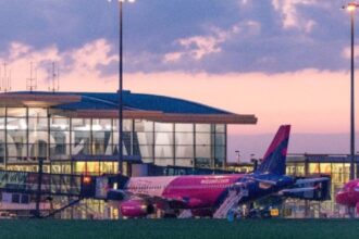 Літак Wizz Air Airbus A321neo в аеропорту Вроцлава