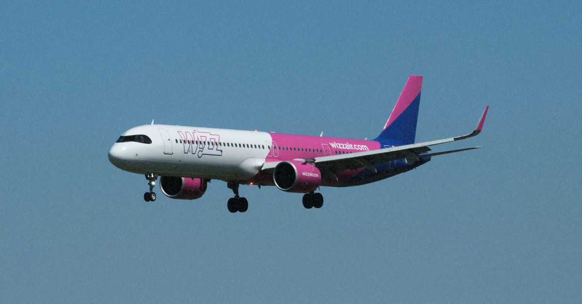 Літак Wizz Air Airbus A321neo у фірмовій лівреї