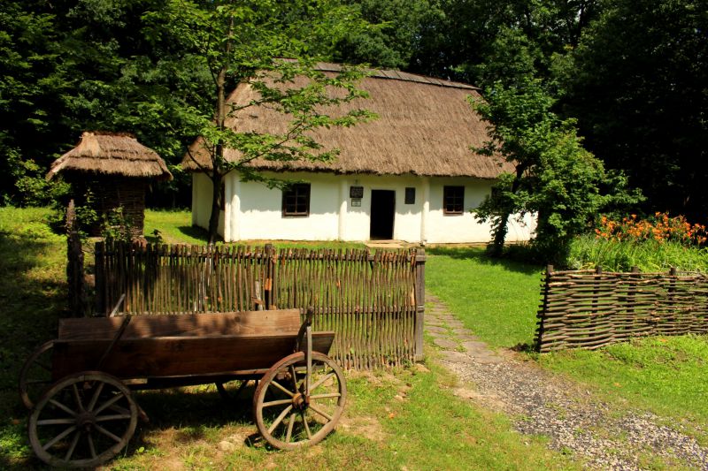 цікаві місця які варто відвідати поруч з івано-франківськом
