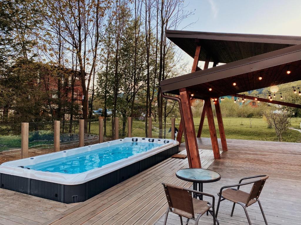 будинок з сауною басейном KLEN Family в микуличині