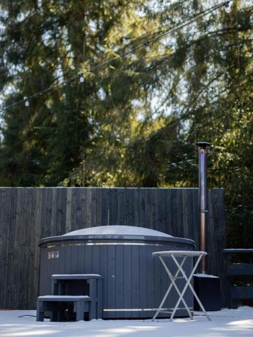 будиночок з чаном в яблуниці поруч з буковелем