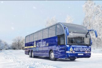 Автобус компанії 'Автолюкс' на міжнародному маршруті взимку