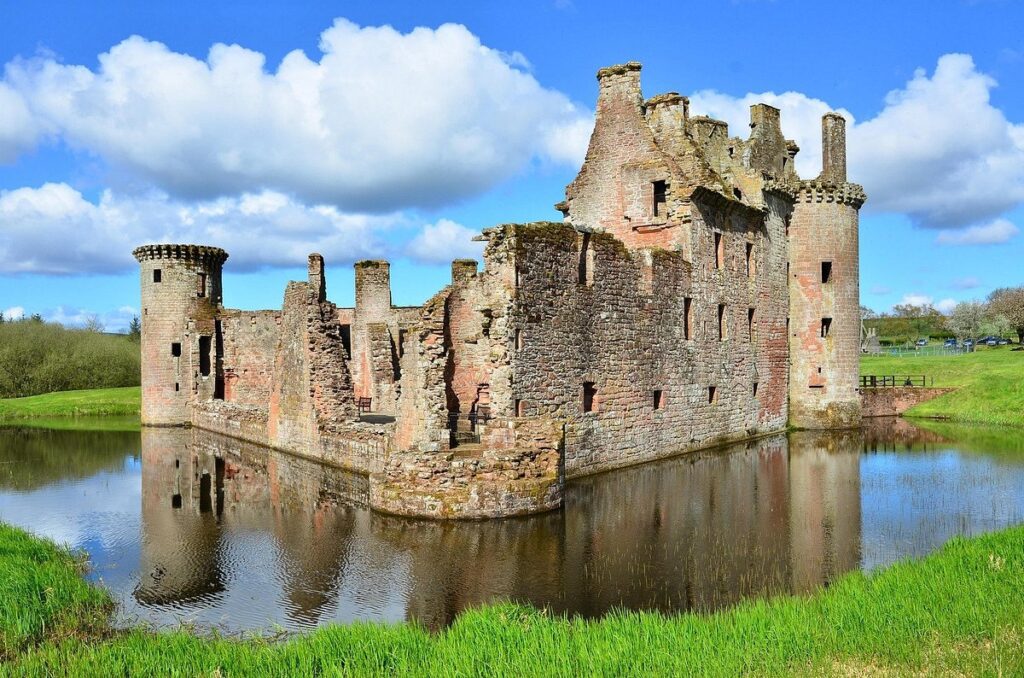 замок Керлаверок (Caerlaverock Castle)