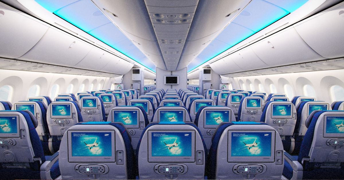 Літак LOT Polish Airlines салон з кріслами