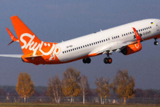 Літак авіакомпанії SkyUp Airlines в аеропорту Кишинева