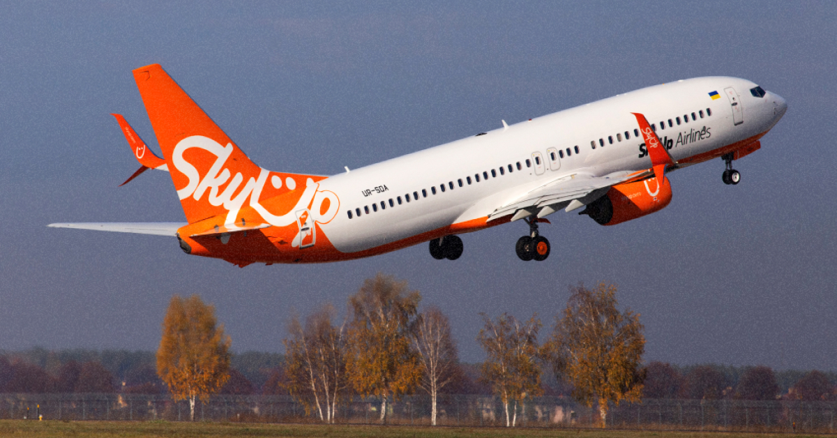 Літак авіакомпанії SkyUp Airlines в аеропорту Кишинева