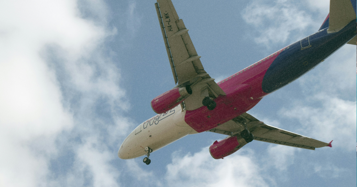 Літак Wizz Air Airbus A321neo у фірмовій лівреї