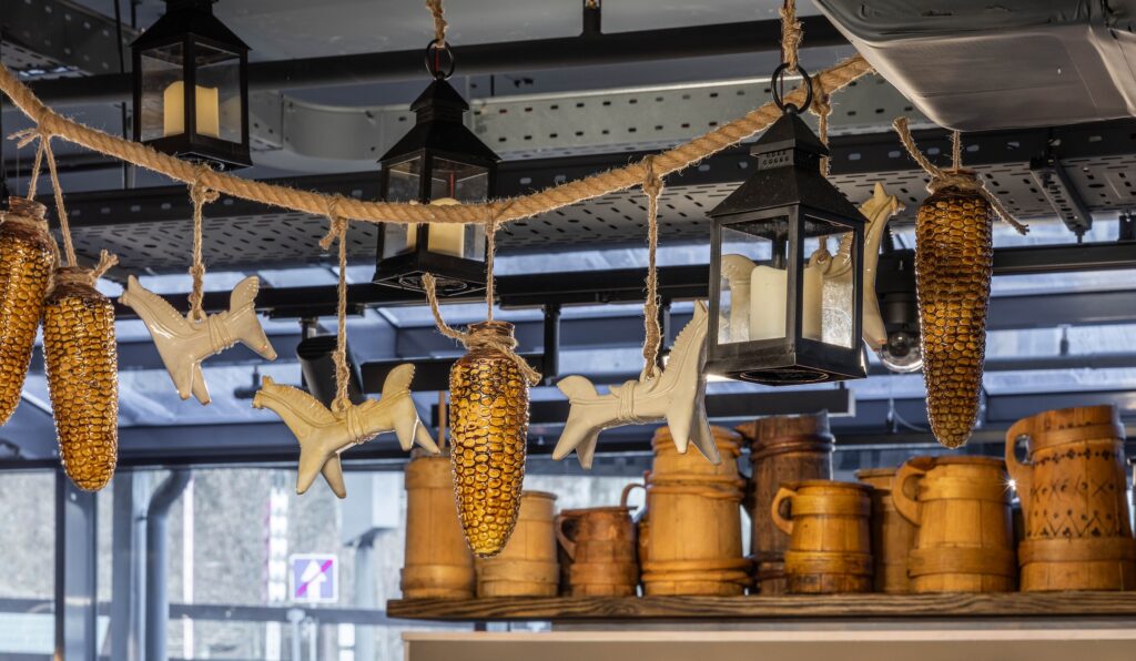 Супермаркет 'Сільпо' на Буковелі з дизайном 'Тіні забутих предків'