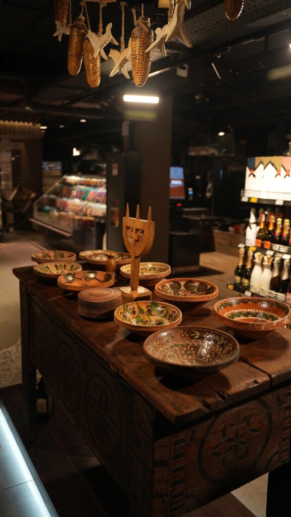 Супермаркет 'Сільпо' на Буковелі з дизайном 'Тіні забутих предків'