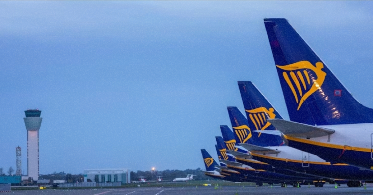 Літак Ryanair на злітній смузі