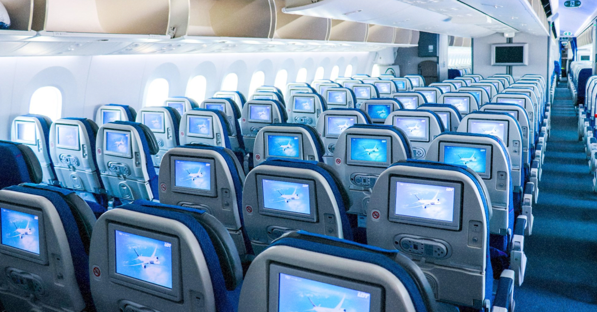 салон літака LOT Polish Airlines