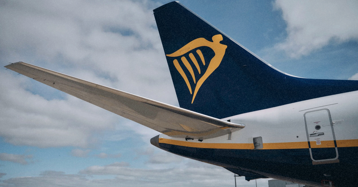 Літак Ryanair з логотипом 'Cyber Monday