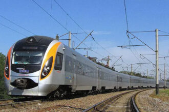 Потяг 'Укрзалізниця' на рейсі