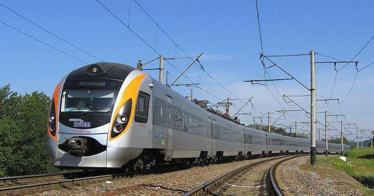 Потяг 'Укрзалізниця' на рейсі