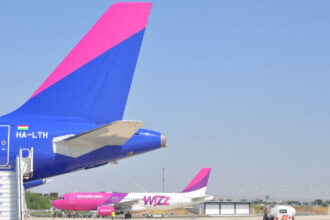 Літак Wizz Air Airbus A321neo у фірмовій лівреї
